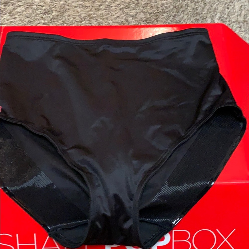 Ruby Ribbon shape wear